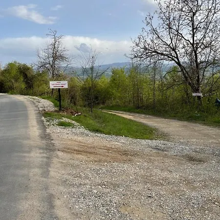 Vila On A Lake Lyastoviche Gnezdo Near Troyan