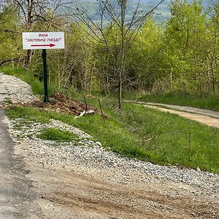 Vila On A Lake Lyastoviche Gnezdo Near Troyan * Goliama Żeliazna