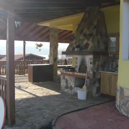 Dom wakacyjny Vila On A Lake Lyastoviche Gnezdo Near Troyan