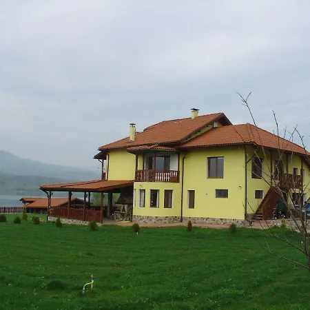 Vila On A Lake Lyastoviche Gnezdo Near Troyan