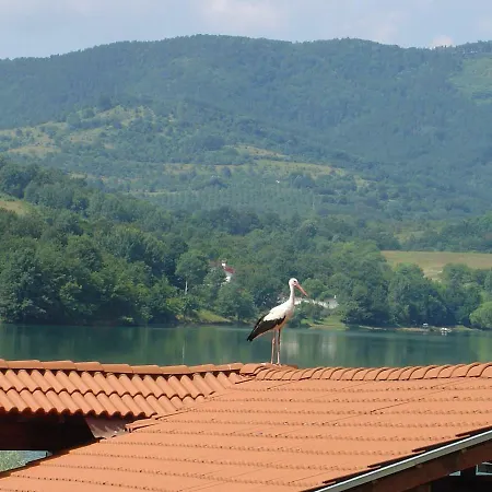 Vila On A Lake Lyastoviche Gnezdo Near Troyan Dom wakacyjny