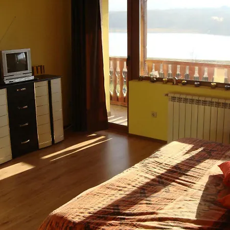 Dom wakacyjny Vila On A Lake Lyastoviche Gnezdo Near Troyan *
