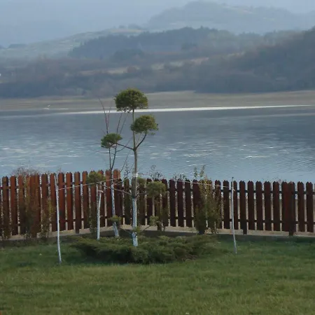 Dom wakacyjny Vila On A Lake Lyastoviche Gnezdo Near Troyan