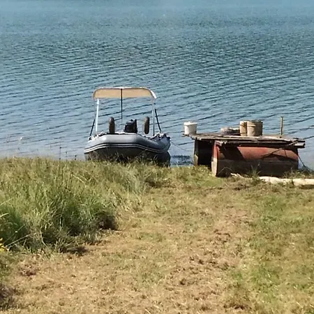 Vila On A Lake Lyastoviche Gnezdo Near Troyan *