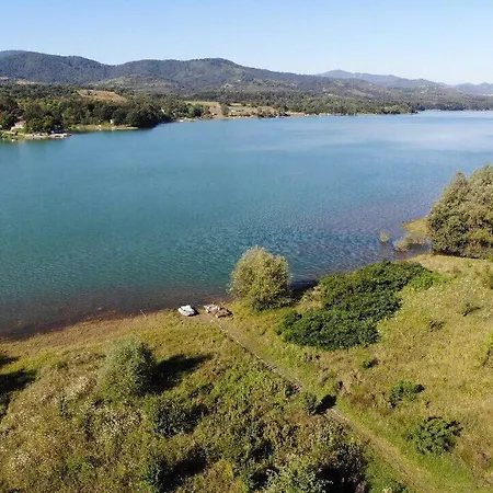 Vila On A Lake Lyastoviche Gnezdo Near Troyan Dom wakacyjny